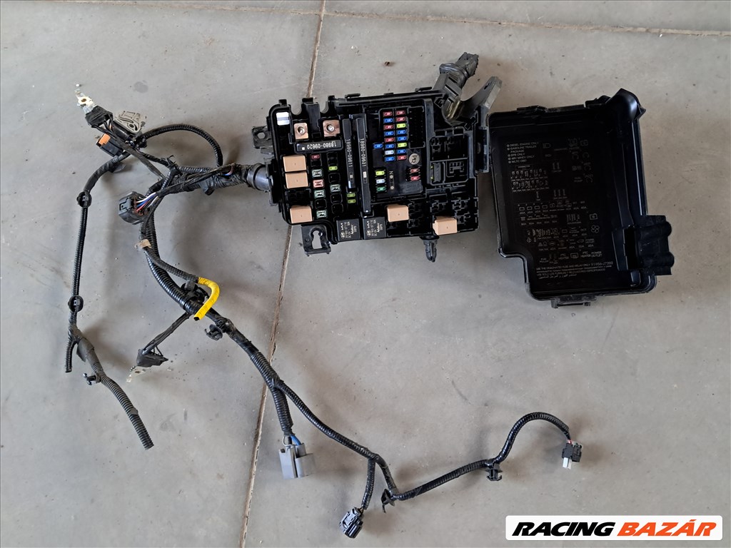Kia Cee'd (CD) Motortér biztosítéktábla, biztosíték doboz 2. kép