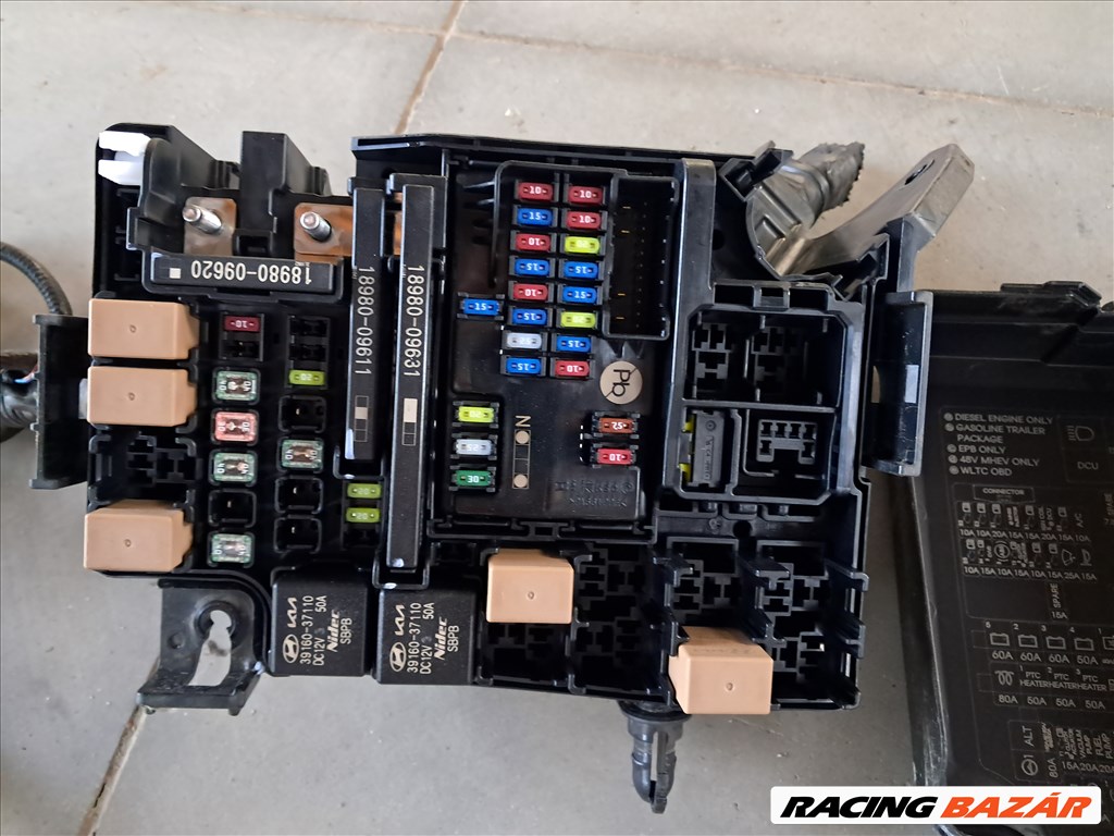 Kia Cee'd (CD) Motortér biztosítéktábla, biztosíték doboz 3. kép