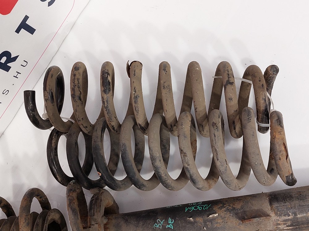 BMW E90 318d 320d 316i 318i 320i sedan négyhengeres M paket packet futómû gólyaláb rugó lengéscsillapító szett 2. kép