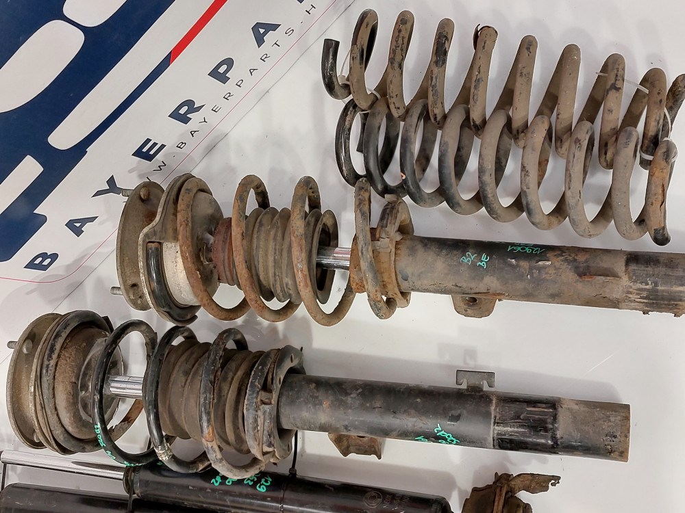 BMW E90 318d 320d 316i 318i 320i sedan négyhengeres M paket packet futómû gólyaláb rugó lengéscsillapító szett 3. kép