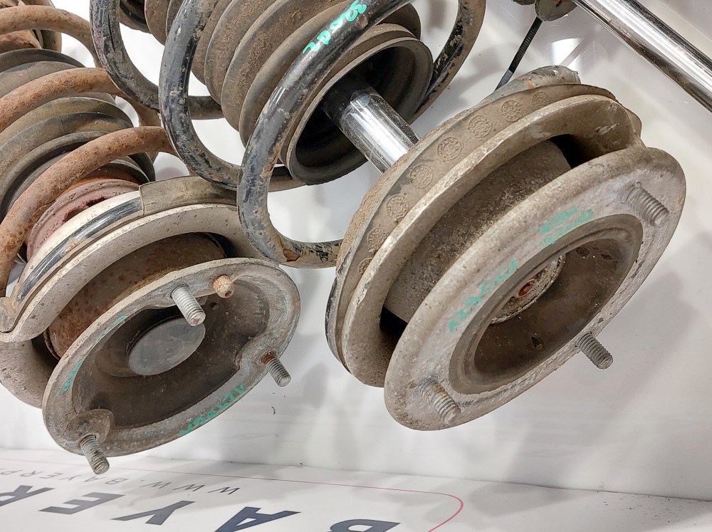 BMW E90 318d 320d 316i 318i 320i sedan négyhengeres M paket packet futómû gólyaláb rugó lengéscsillapító szett 5. kép