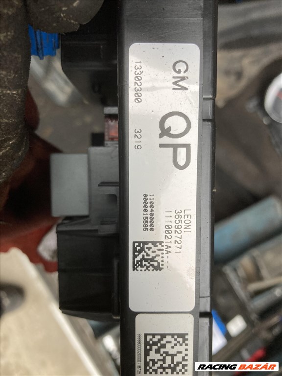 Opel Astra J Astra J karosszeria modul biztosíték tábla  13302300 2. kép