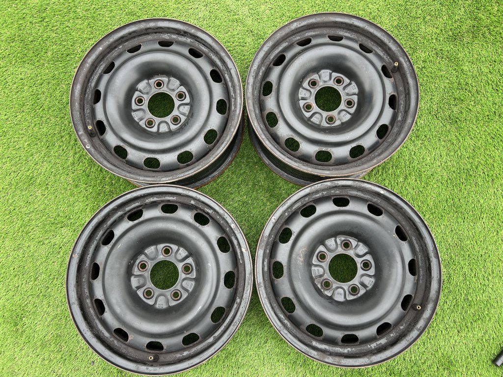 5x114.3 16" Chrysler gyári lemezfelni 6,5Jx16h2 ET40 1. kép