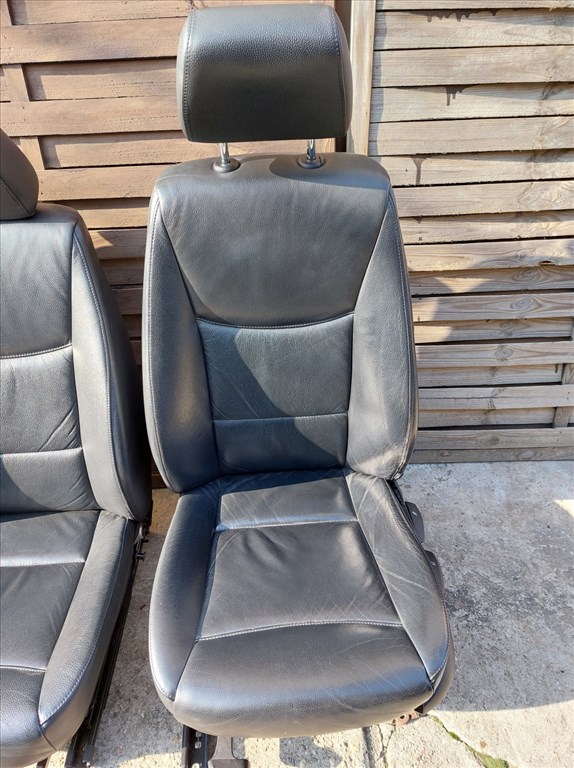 BMW E91 fekete bõr belsõ ülés bõrbelsõ ülésszett ajtókárpittal 3. kép