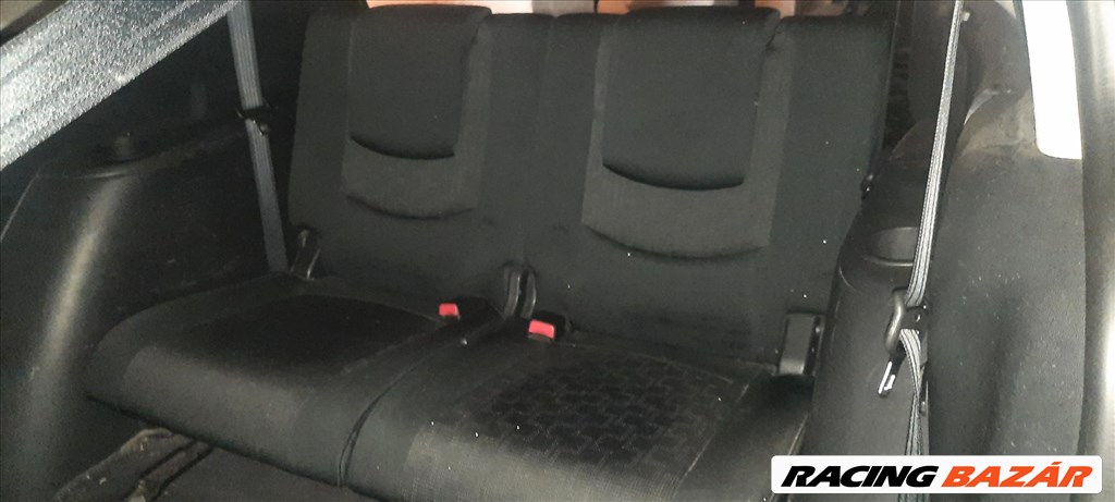 Mazda 5 hátsó üléssor  6. 7. ülés  1. kép