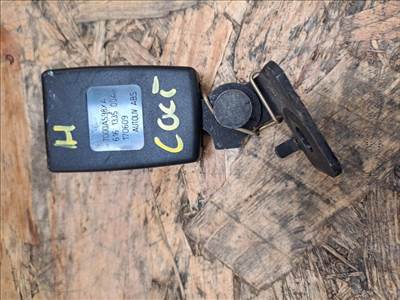 Mitsubishi Colt VI (2002-2010)  Hátsó Biztonsági Öv Csat