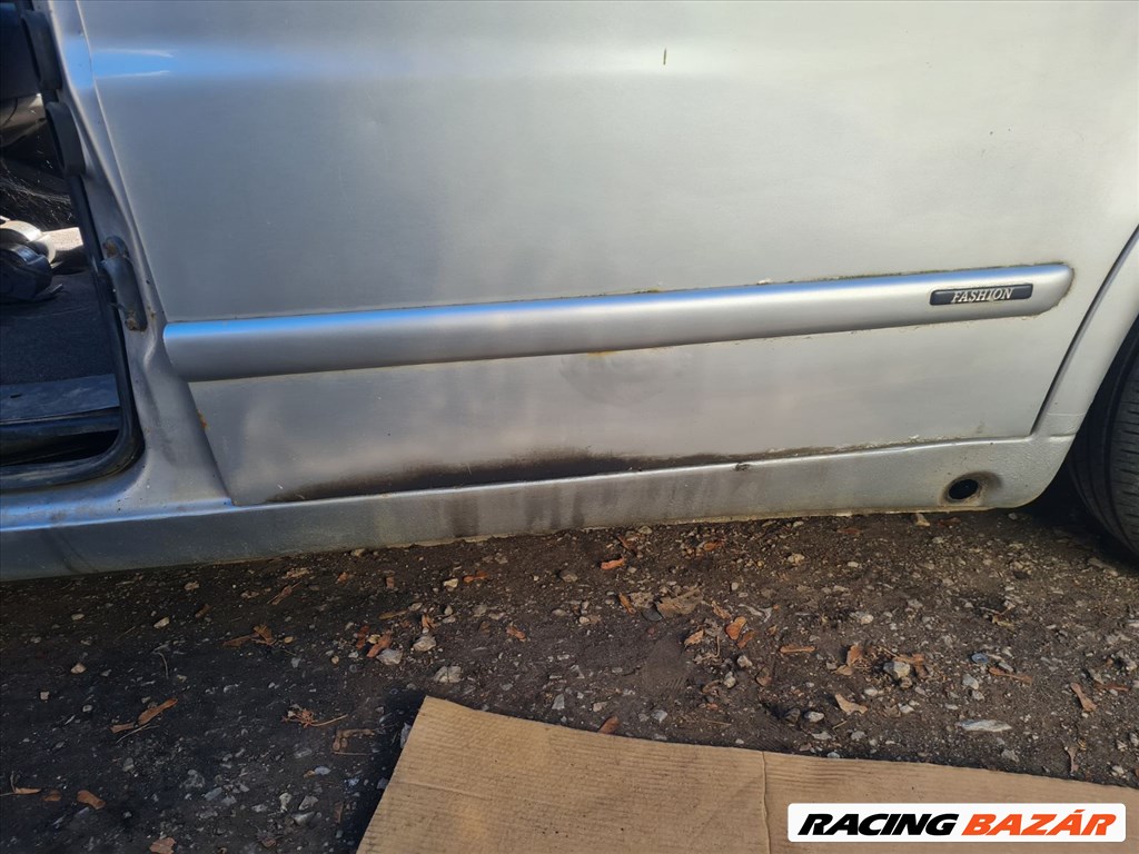 Mercedes Vito 638 jobb első ajtó  2. kép