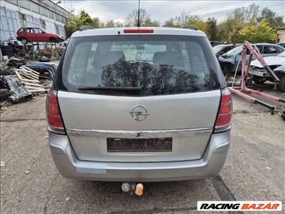 Opel Zafira B 1.9 CDTI CSOMAGTÉR ajtó 