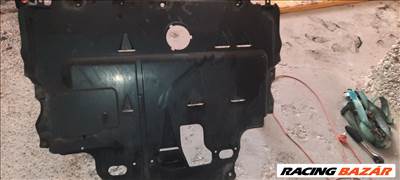 Mazda 5 motorvédő haspajzs alsó motor burkolat 