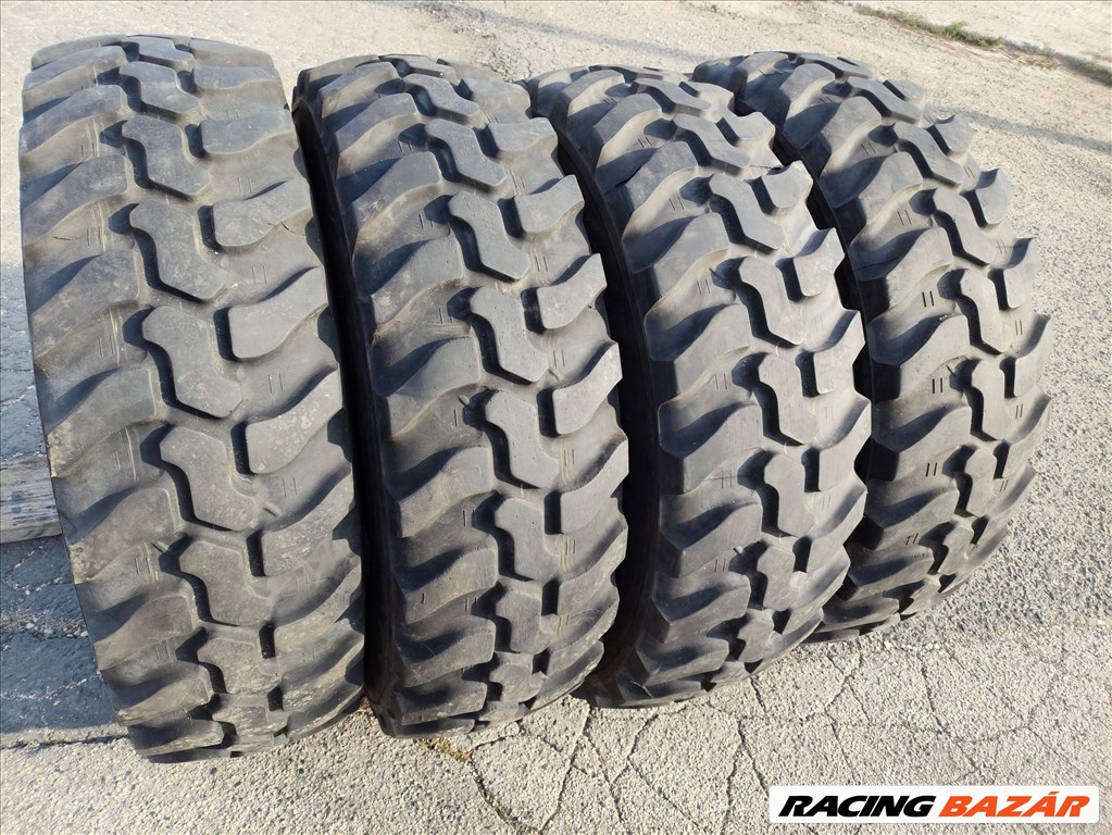 12.5 R20 335 80 R20 használt Dunlop SP T9 rakodógép gumik 12,5 r20 335/80r20 terepgumi 1. kép
