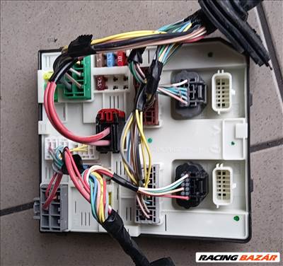 Renault Zoe motortéri biztosíték tábla (JN)