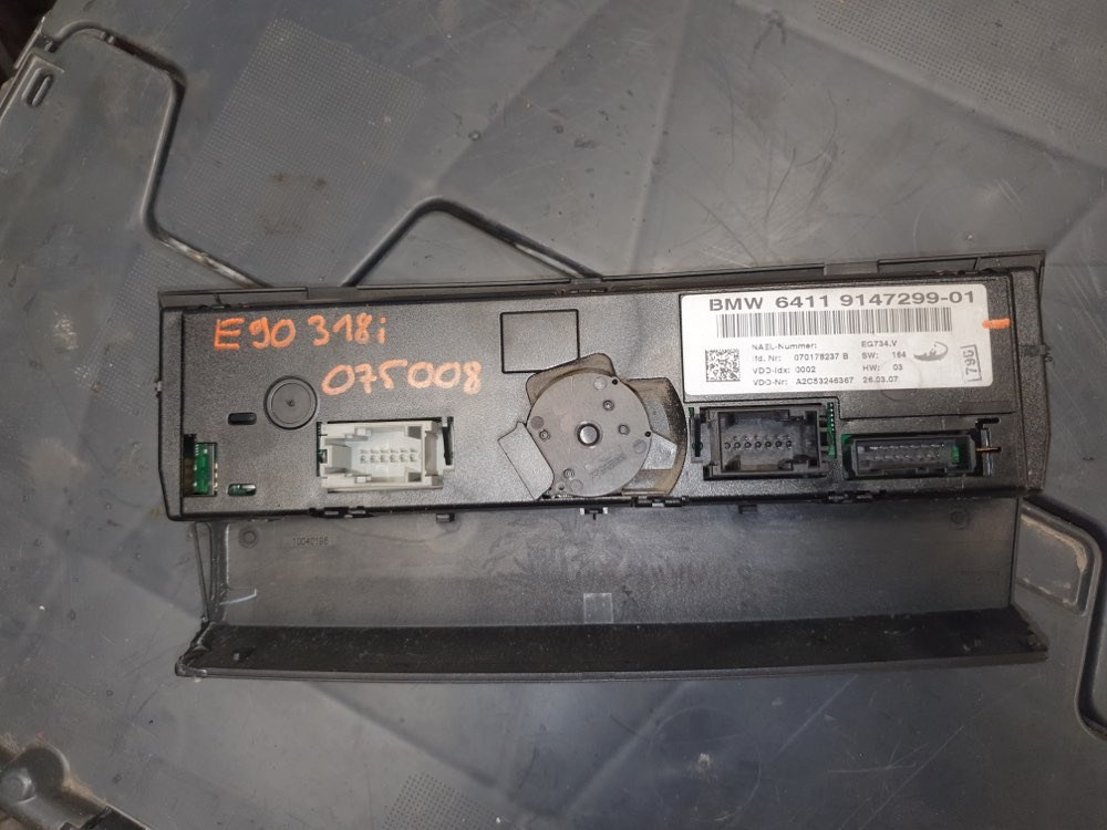 BMW E81 E82 E87 E90 E91 E92 E93 klímapanel klíma panel konzol 3. kép