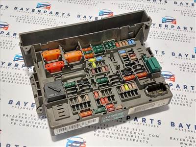 BMW E81 E82 E87 E88 E90 E91 E92 E93 X1 biztosítéktábla biztosíték tábla
