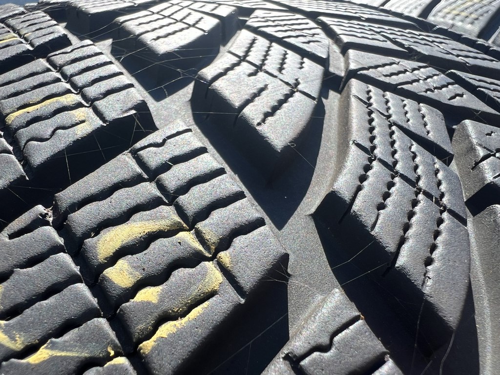 255/40 R21 Goodyear UltraGrip Performance+ téli gumi 6,5mm 4. kép