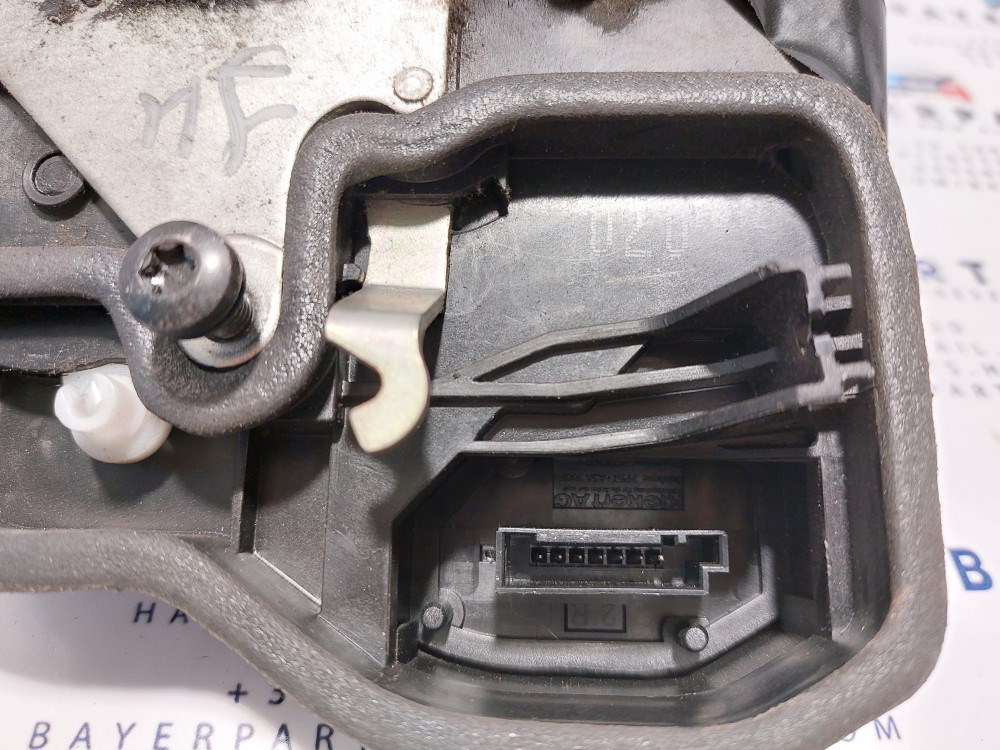 BMW E87 F20 F30 F60 E65 F01 X1 X3 X5 X6 jobb hátsó ajtó zár zárszerkezet 3. kép