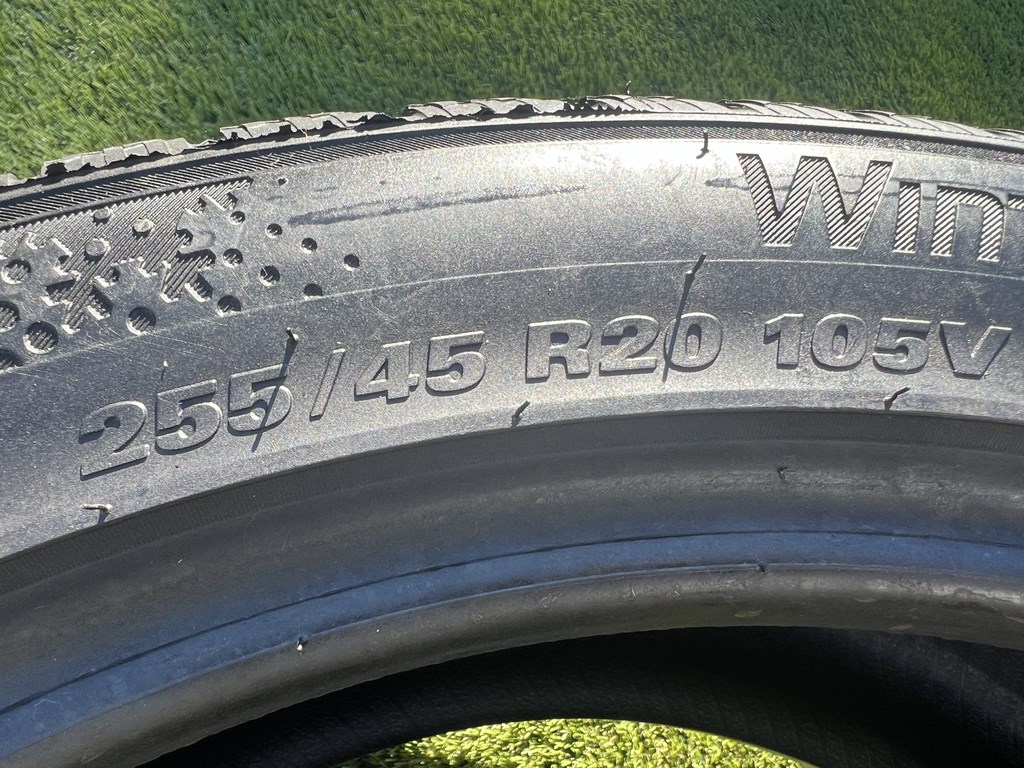 255/45 R20 Kumho WinterCraft W71 téli gumi 5mm 5. kép