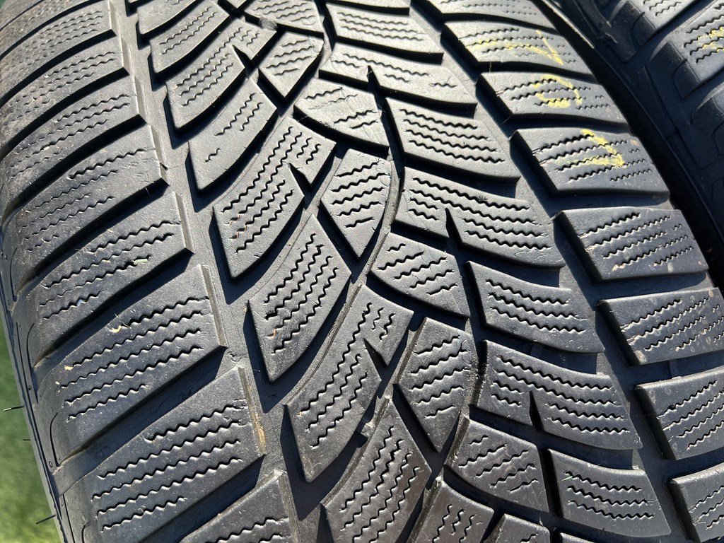 255/45 R20 Goodyear UltraGrip Performance + téli gumi 4,5mm 2. kép