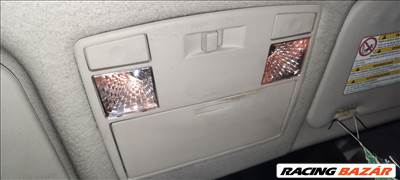 Mazda 5 szemüvegtartó belső világítás