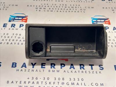 BMW E36 fekete hamutál hamutartó betét kis hibával