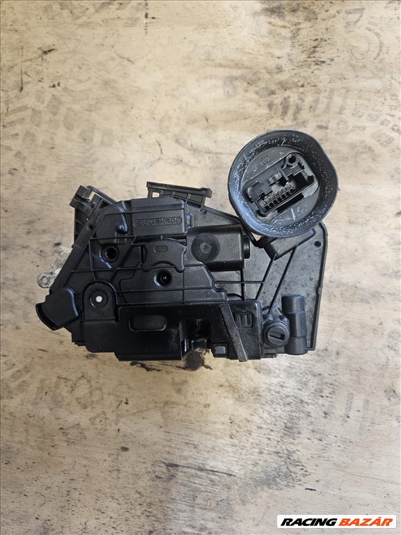 Volkswagen Golf VI Jobb hátsó zárszerkezet  5k4839016h 2. kép