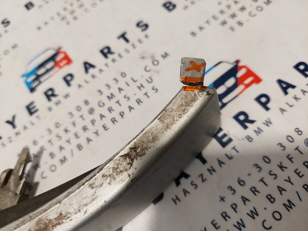 BMW E46 sedan touring bal elsõ szürke ezüst titansilber titansilver fényszórómosós lámpamosó bajuszléc bajusz léc - üres - hibás 2. kép