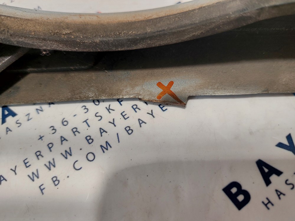 BMW E46 sedan touring bal elsõ szürke ezüst titansilber titansilver fényszórómosós lámpamosó bajuszléc bajusz léc - üres - hibás 3. kép