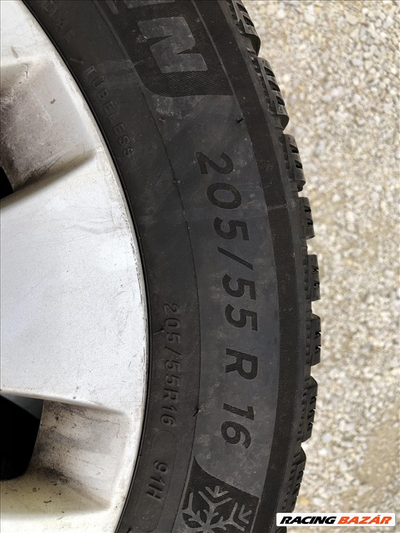 5x112 lyukosztású 16" használt (gyári felni) alufelni, rajta 205/55 használt téli gumi gumi  4. kép