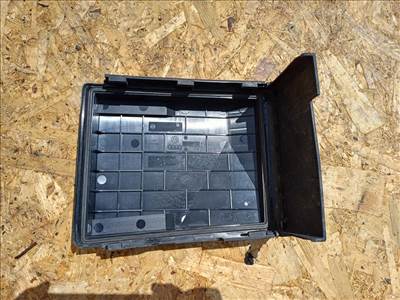 Skoda Octavia II (2006-2013)  Biztosítéktábla Fedél