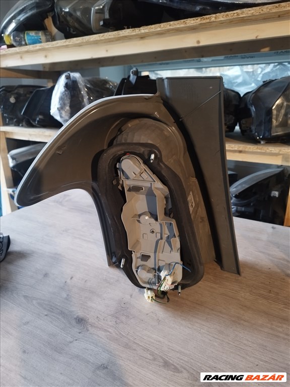 Toyota Corolla Verso (AR10) Hátsó lámpa  2. kép