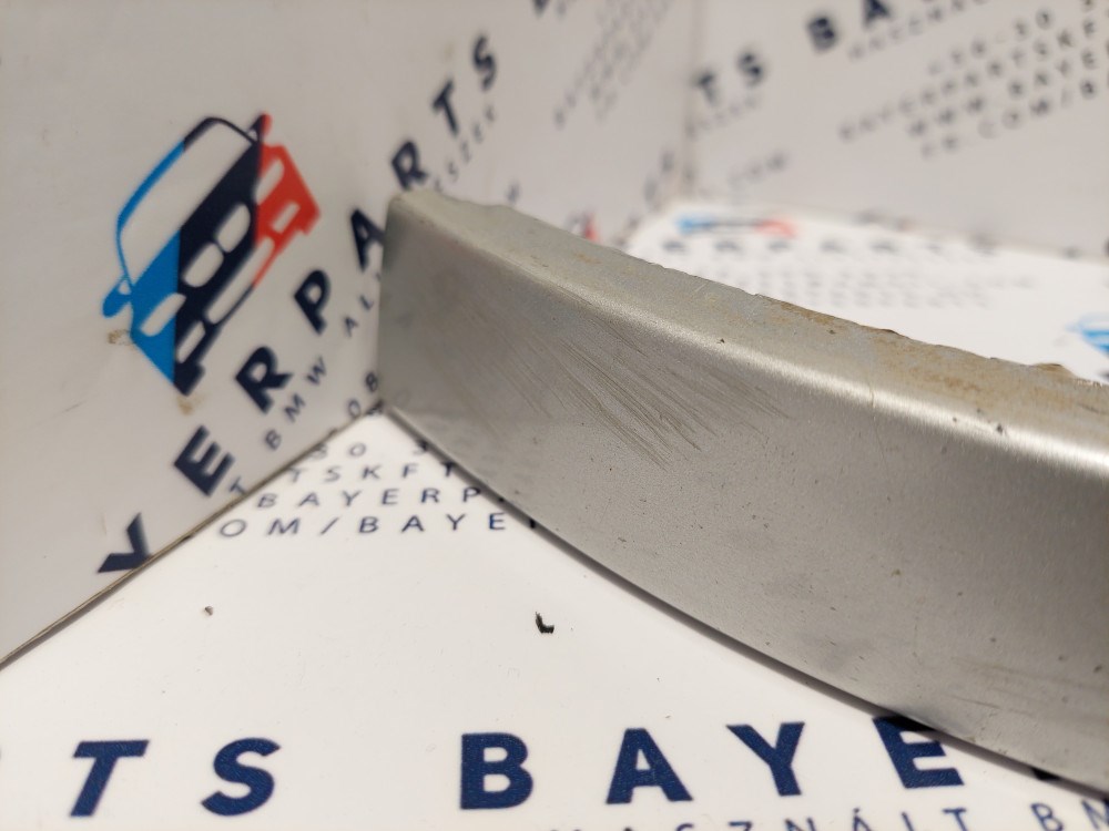 BMW E46 sedan touring pre bal elsõ ezüst titansilber bajuszléc bajusz léc - hibás 3. kép