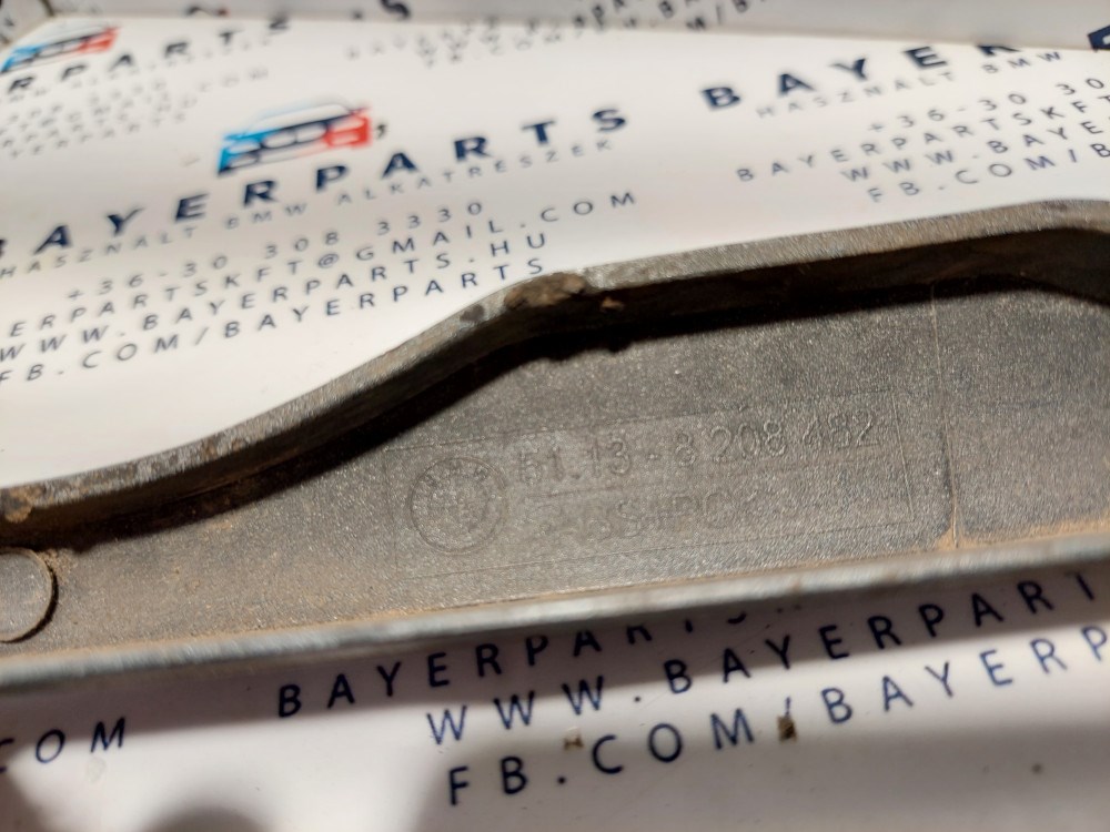 BMW E46 sedan touring pre bal elsõ ezüst titansilber bajuszléc bajusz léc - hibás 5. kép