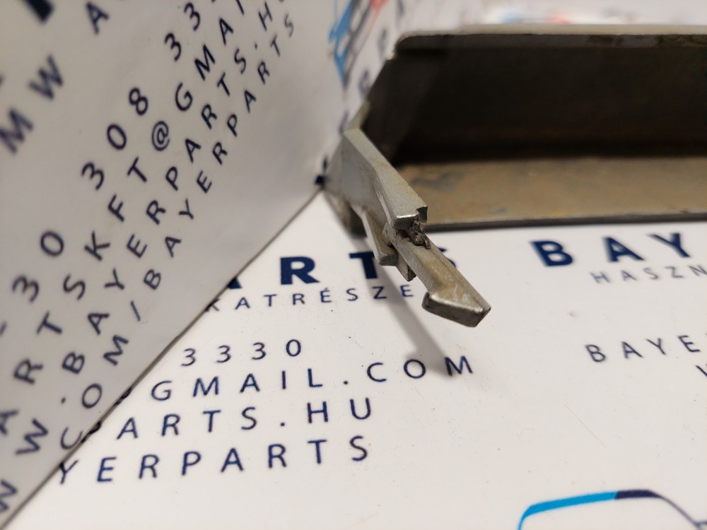 BMW E46 sedan touring pre bal elsõ ezüst titansilber bajuszléc bajusz léc - hibás 6. kép