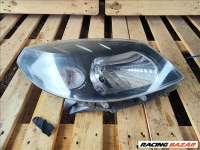 Dacia Sandero I jobb első fényszóró lámpa fülsérült 260104793r