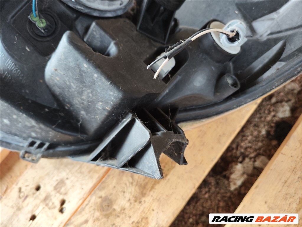 Dacia Sandero I jobb első fényszóró lámpa fülsérült 260104793r 5. kép