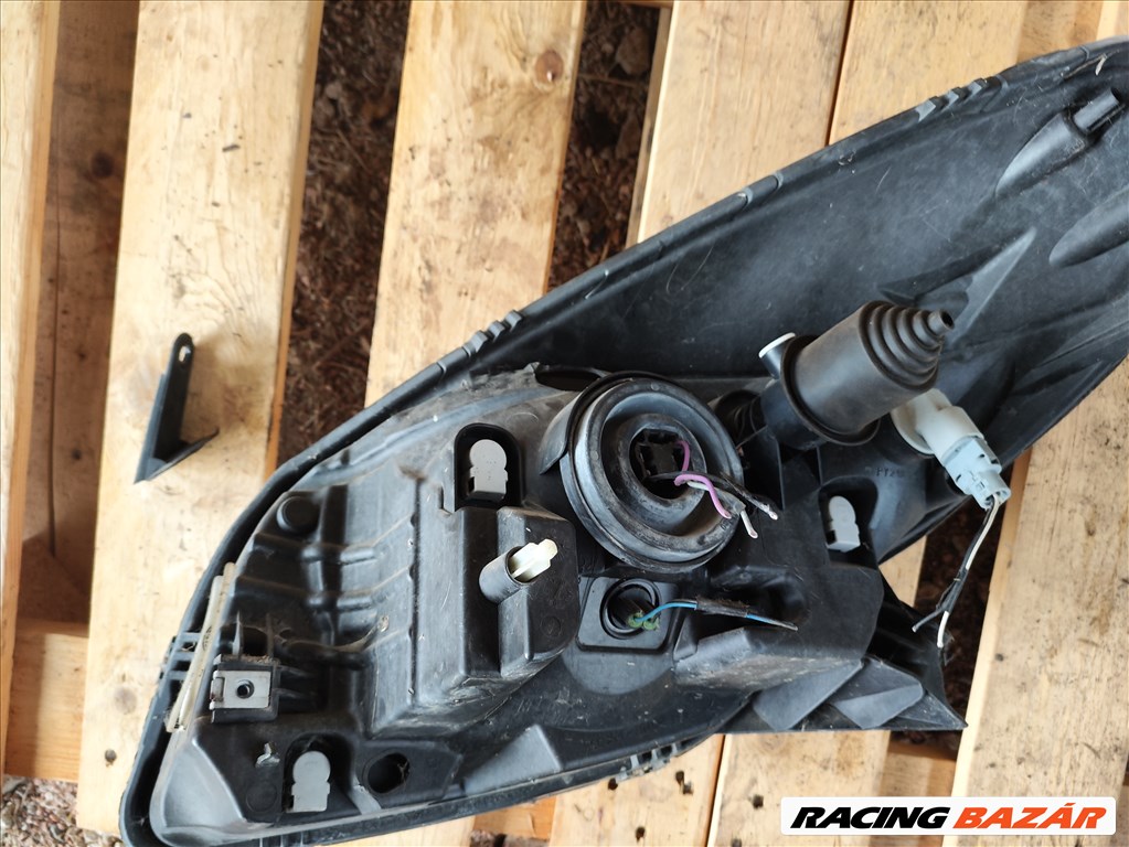 Dacia Sandero I jobb első fényszóró lámpa fülsérült 260104793r 6. kép