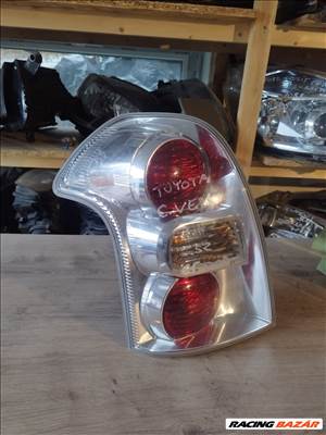 Toyota Corolla Verso (AR10) Hátsó lámpa 
