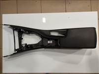 BMW E90 E91 gyári fekete sima könyöklõ - jobbkormányos