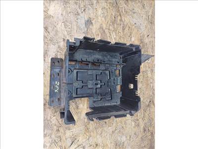 Peugeot 207 (2006-2014) 1.4 16V Benzines  Akkumlátor Tartó 