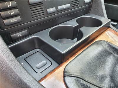 BMW E39 új pohártartó