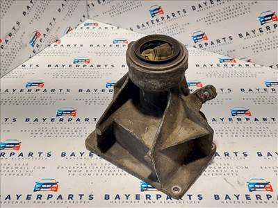 BMW E46 325xi 330xi M54 jobb első féltengely átvezető tartó konzol