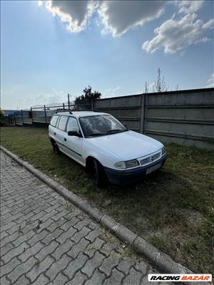 Eladó Opel Astra 1.6i 16V (1598 cm³, 100 PS)