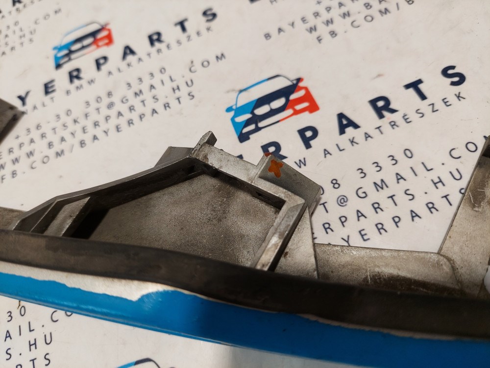 BMW E46 sedan touring bal elsõ fényszórómosós lámpamosó bajuszléc bajusz léc - üres - hibás 3. kép