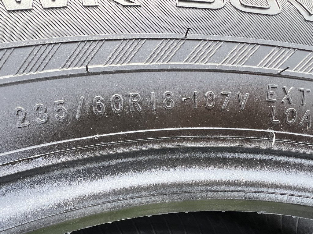 235/60 R18 Nokian WR Suv 4 téli gumi 6mm 5. kép