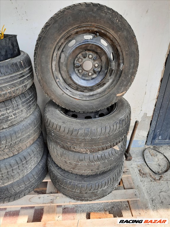  Toyota Carina E 5x100 lyukosztású 14"  lemezfelni, rajta 185/65 kopott nyári gumi  1. kép