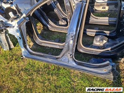 Mazda 3 (BM) Bal küszöb 