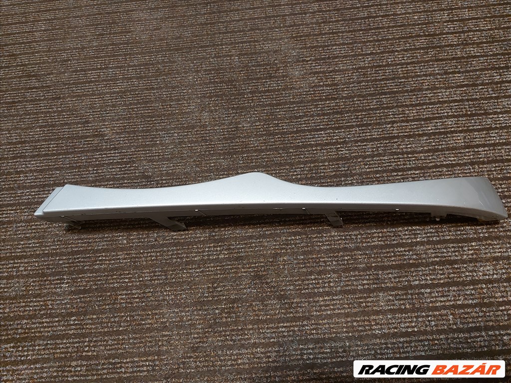 BMW 3-as sorozat E46 facelift bal oldali fényszóró alatti díszléc, bajuszléc 1. kép