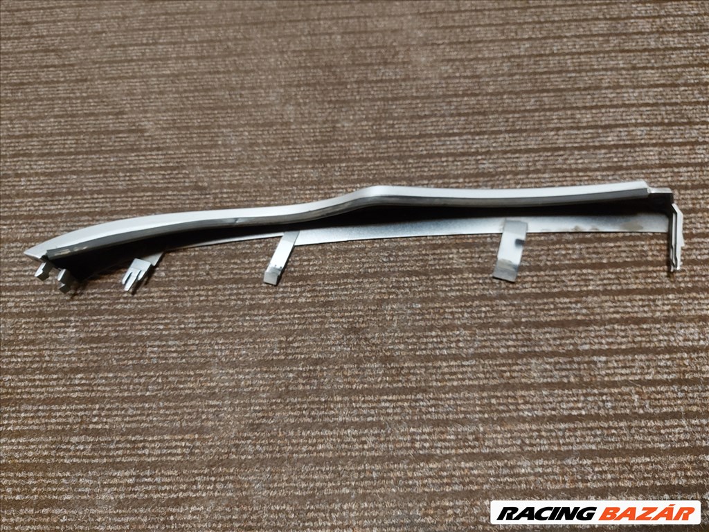 BMW 3-as sorozat E46 facelift bal oldali fényszóró alatti díszléc, bajuszléc 3. kép