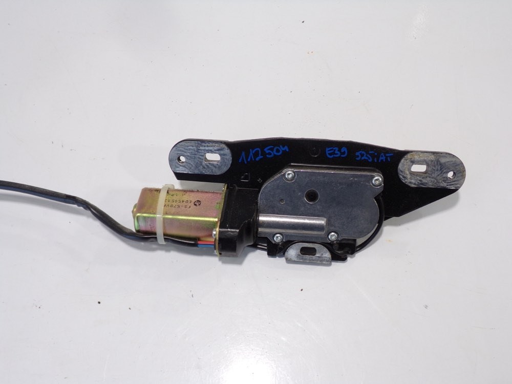 BMW E39 touring csomagtér csomagtartó ajtó zár ütközõ motor 1. kép