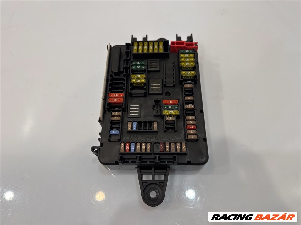 BMW F20 F22 F30 F32 F15 csomagtér biztosítéktábla 61149261110 61149259466 1. kép