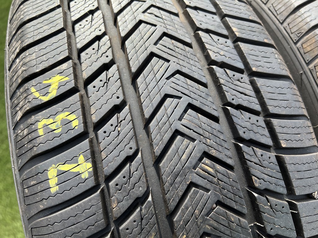 215/55 R17 Gripmax SureGripPro Winter téli gumi 7mm 2. kép